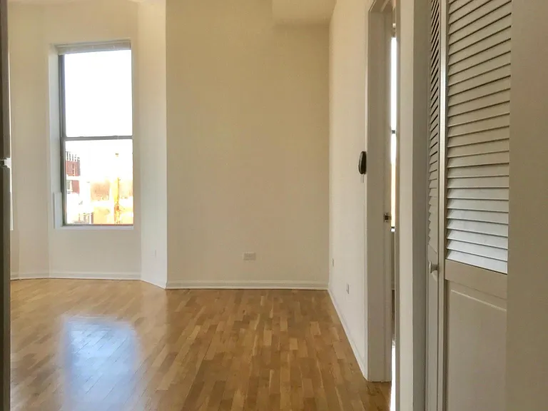 948 N Orleans St #303 — Photo 9