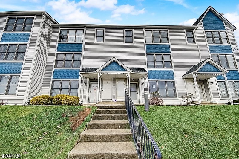 1st image of 8 Heritage Ln #504
