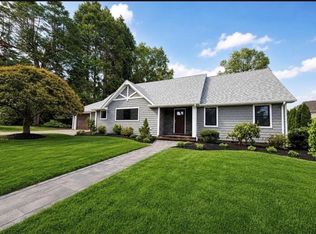 61 Applegate Rd, Cranston, RI 02920
