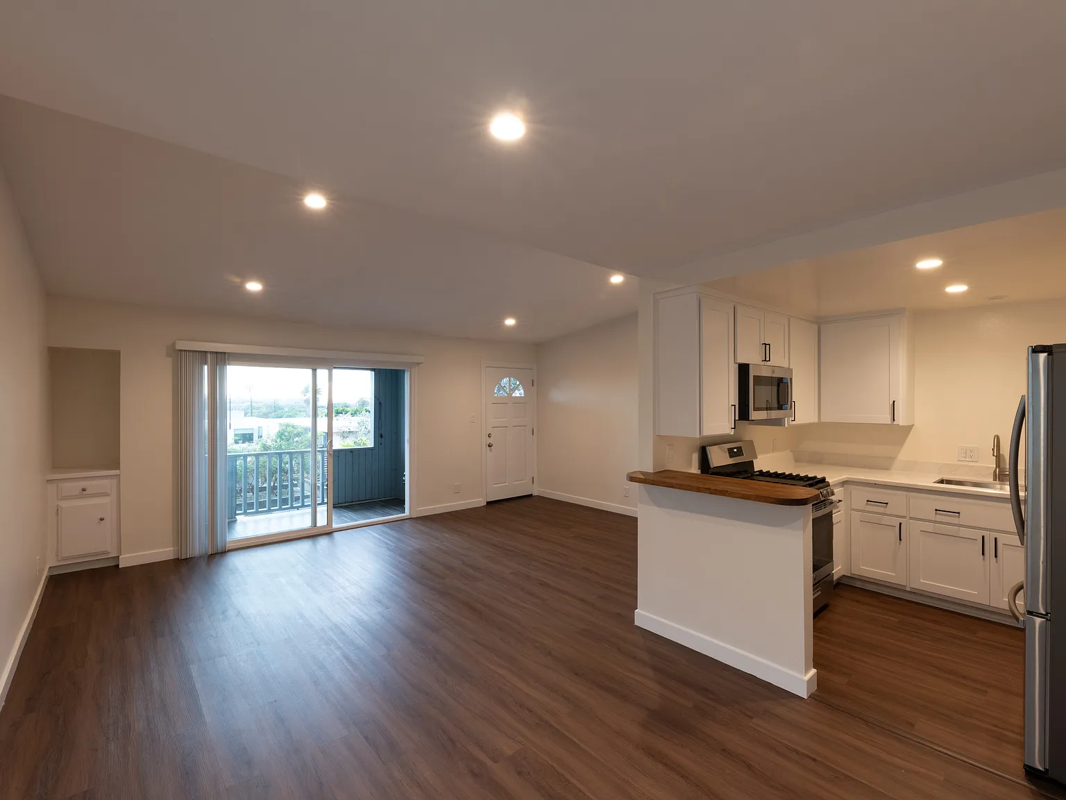 2 bed, 1050 sqft, $3,995 — Photo 1