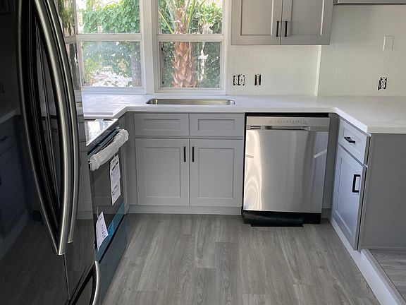 2nd image of 2637 Burlington Ave N #1/2