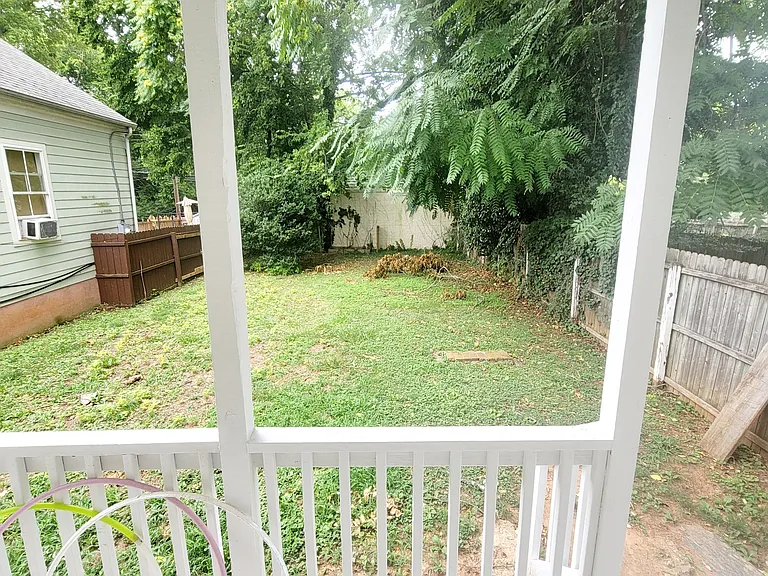 516 S Pine St — Photo 11