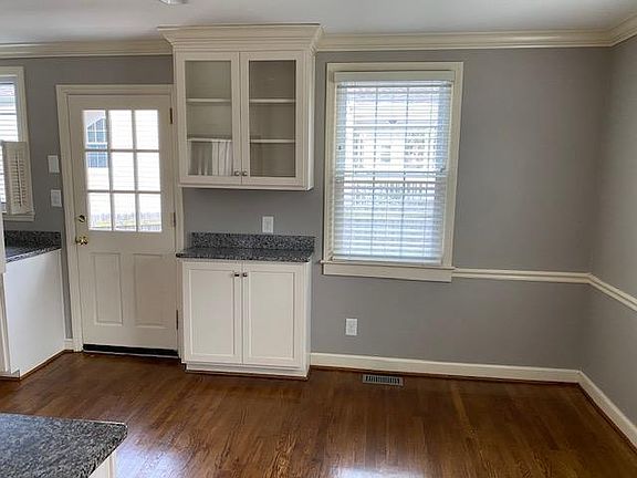 Eat in Kitchen space