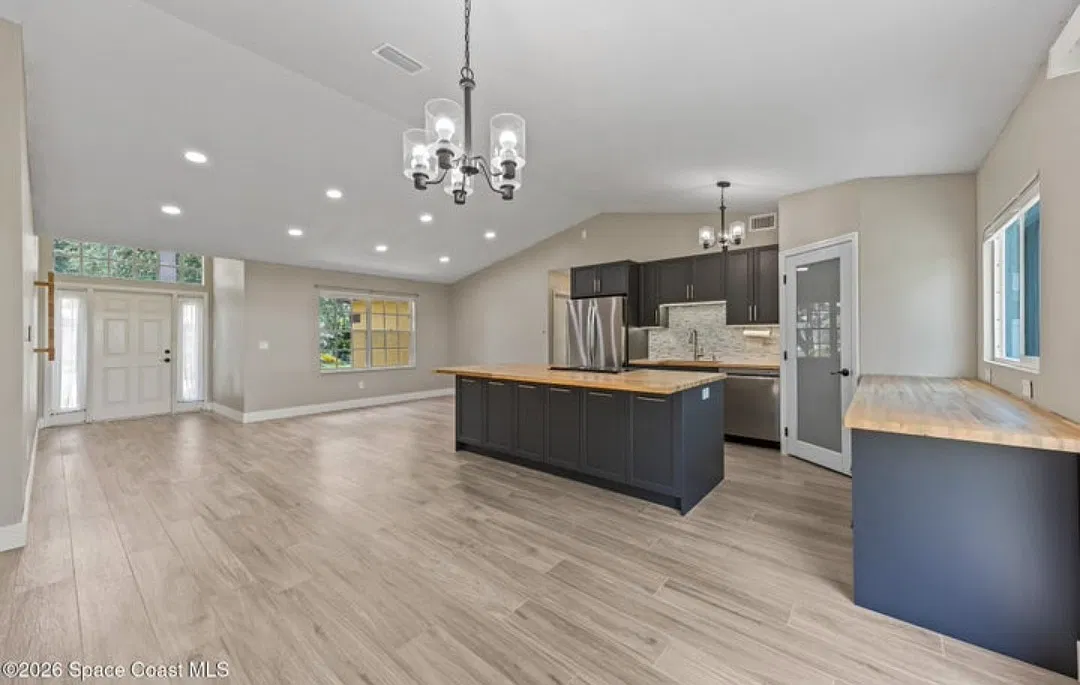 3 bed, 1363 sqft, $2,200 — Photo 3