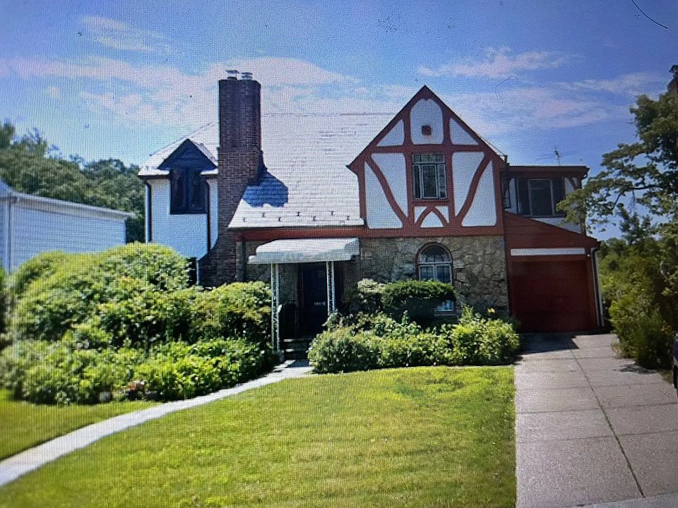 1st image of 22124 Hartland Ave