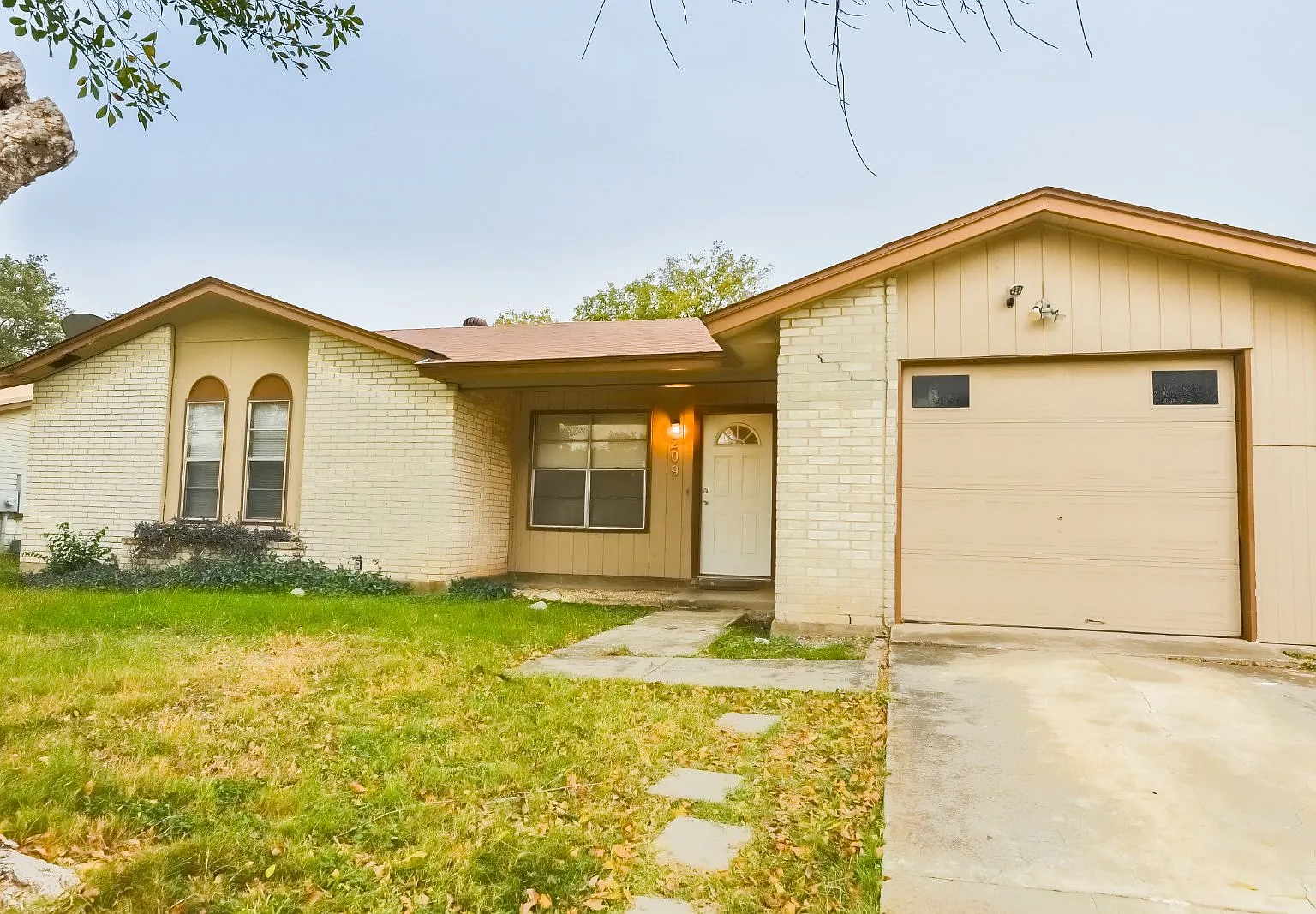 3 bed, 2.0 bath, 952 sqft, $1,500 — Photo 2