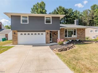3336 Lotus Ln, Seven Hills, OH 44131