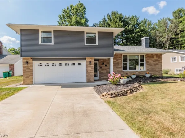 3336 Lotus Ln, Seven Hills, OH 44131