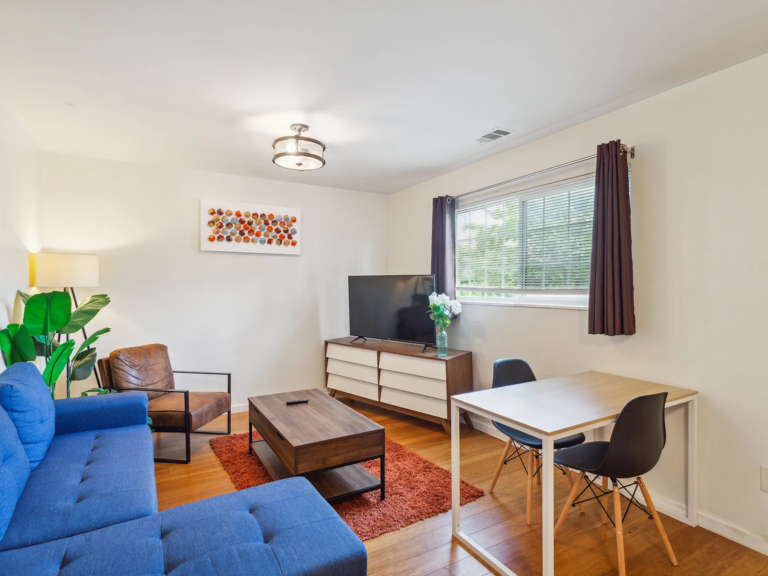Studio, 700 sqft, $1,450 — Photo 3