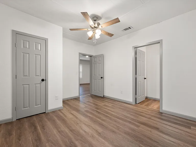 2207 Prairie Ave — Photo 13