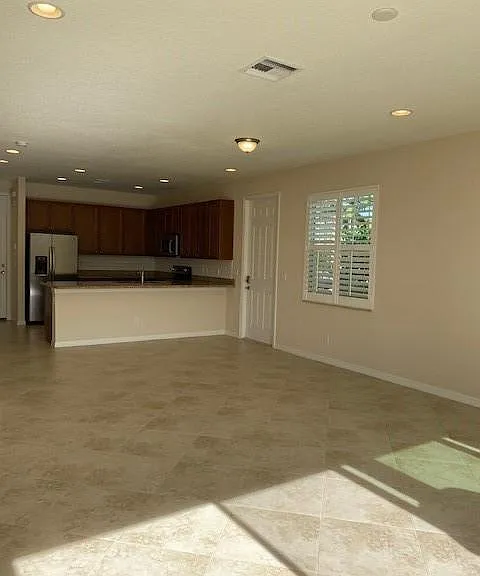 566 SW Glen Crest Way — Photo 7
