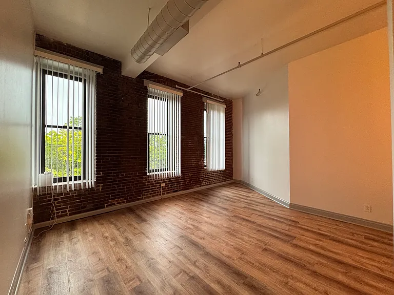 Delaware Lofts — Photo 9
