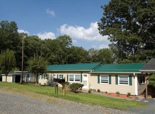 216 Kemp Dr, West Jefferson, NC 28694