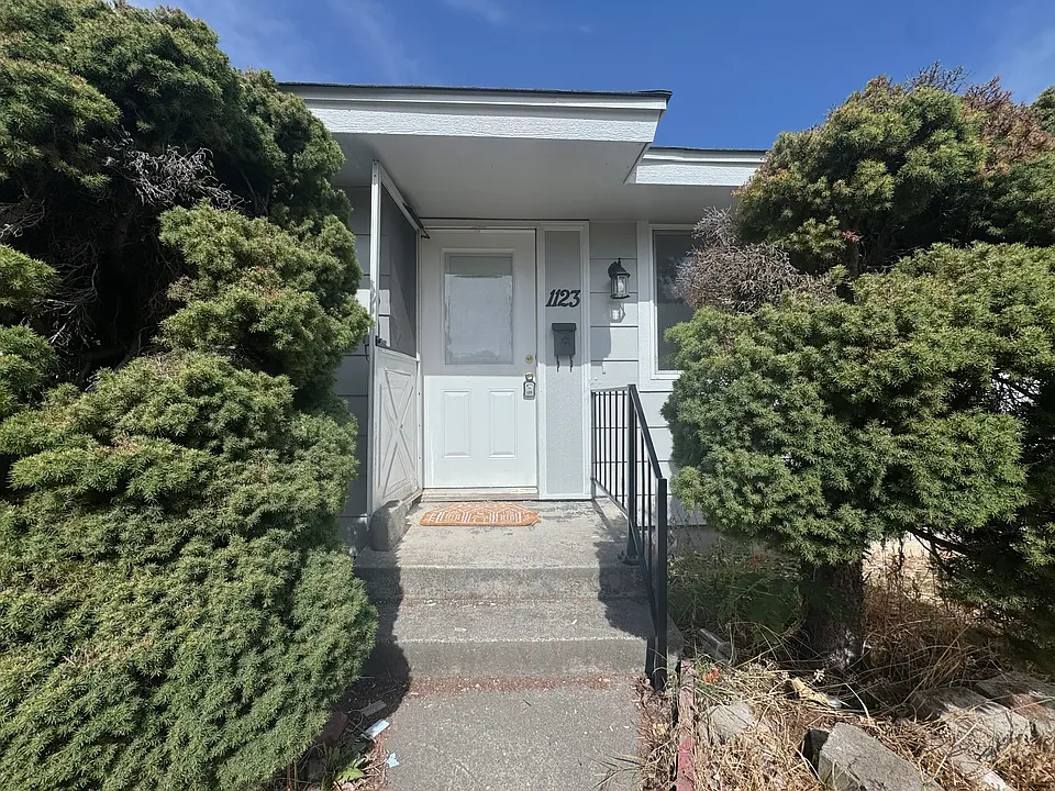 1123 E Columbia Ave