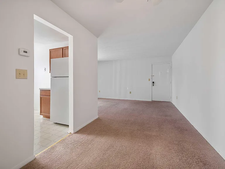 Foxridge Apartment Homes — Photo 243
