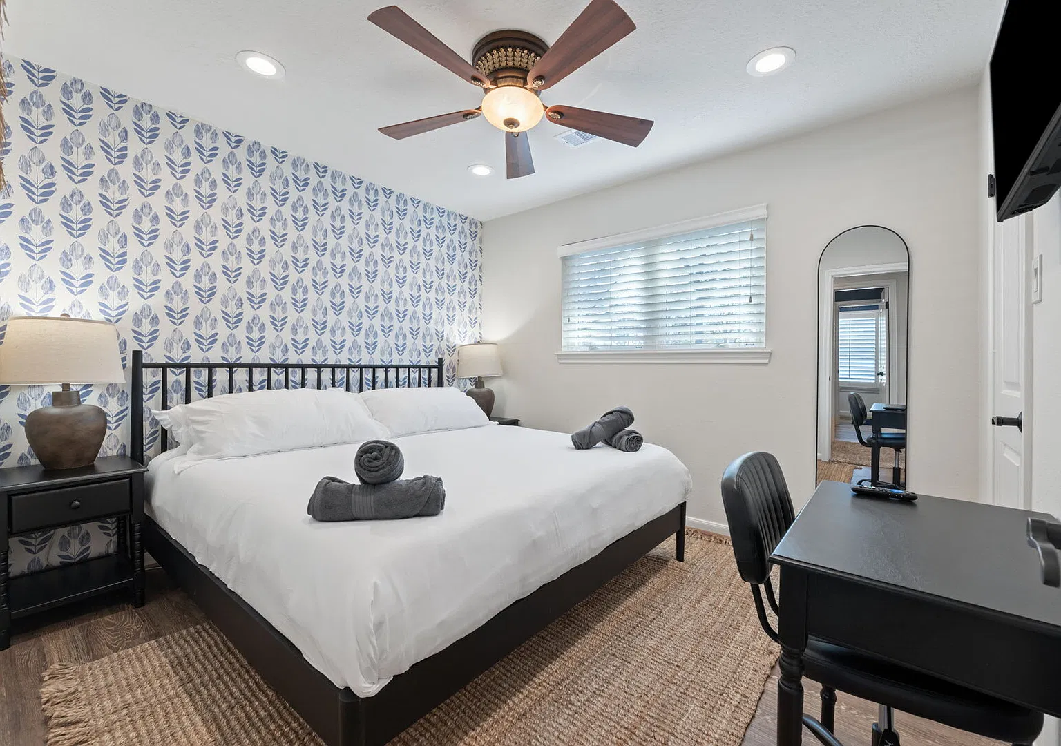 7BR Villa w/ Pool, Cinema & Guest House | Tomball — Photo 3