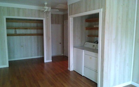 5th image of 639 S Hill Banks Dr