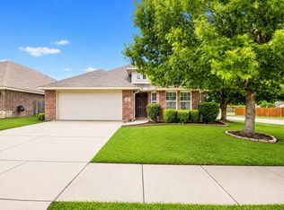 900 Cheryl St, Crowley, TX 76036