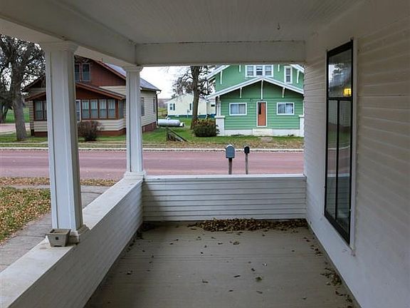 3rd image of 233 W Sanborn St