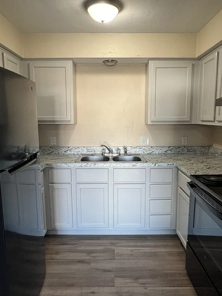 1025 E Pearl St Apt C — Photo 4