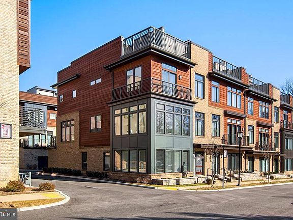 2nd image of 420 Barlow Pl