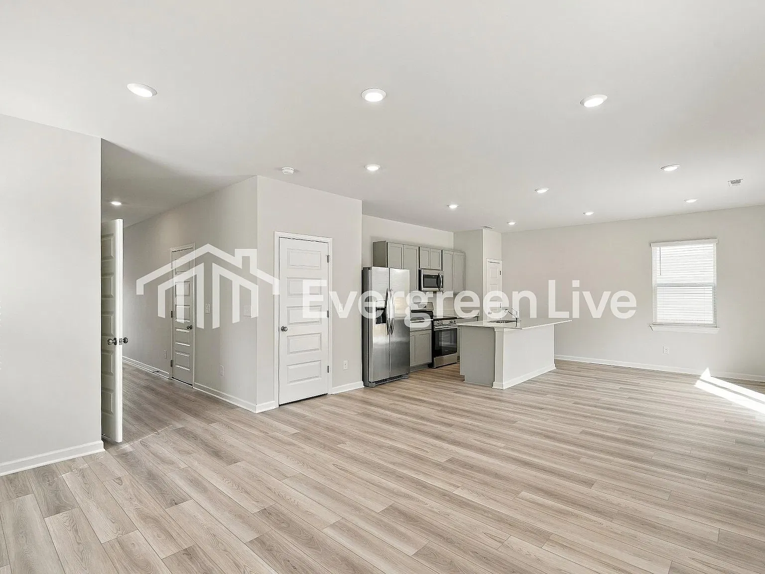 4 bed, 2.5 bath, 1828 sqft, $1,755 — Photo 2
