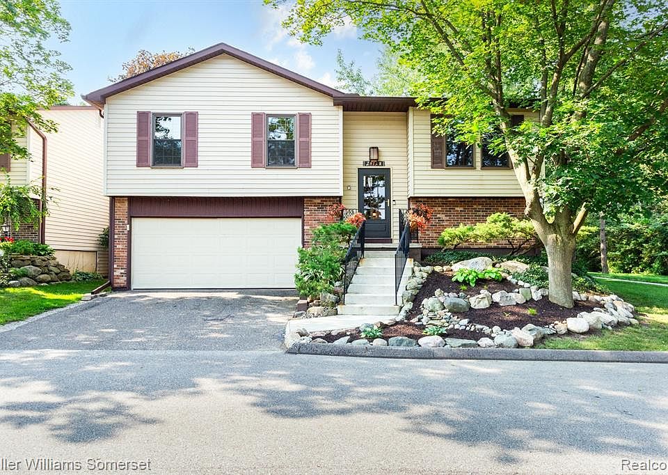 2913 Roundtree Dr, Troy, MI 48083 Zillow