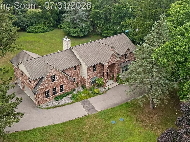 1592 Lone Pine Rd — Photo 37