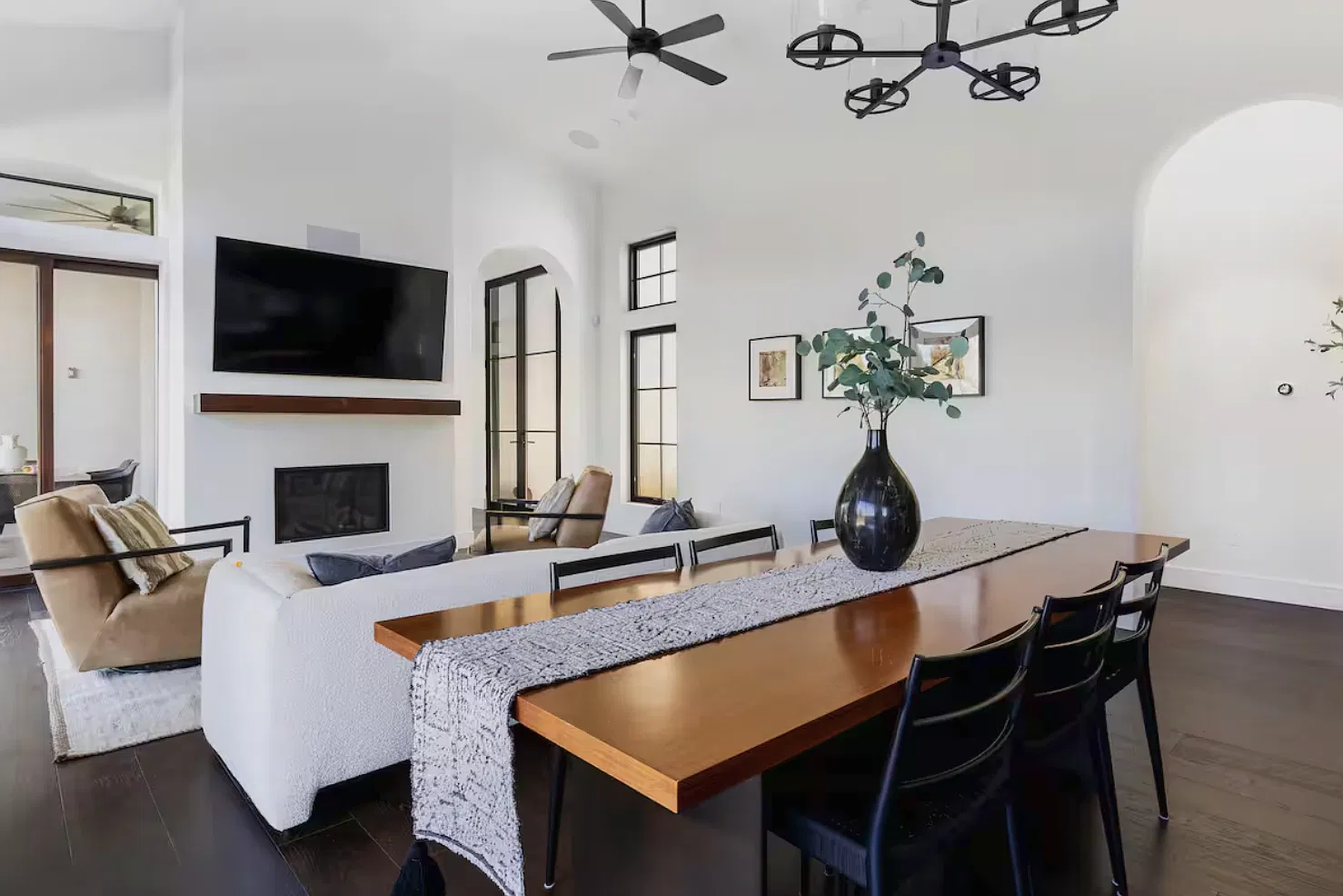 4 bed, 2840 sqft, $17,200 — Photo 3