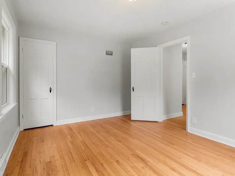 1009 W 77th St — Photo 21