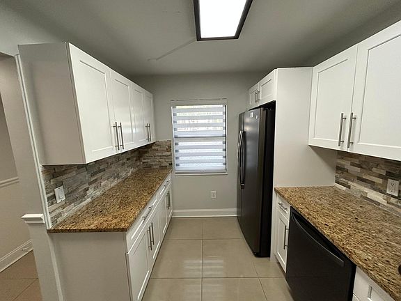 4th image of 140 Lake Nancy Lane #115