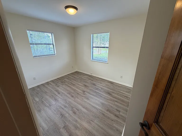 611 Indiana Ave — Photo 12