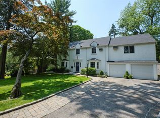 21 Deepdale Dr, Manhasset, NY 11030