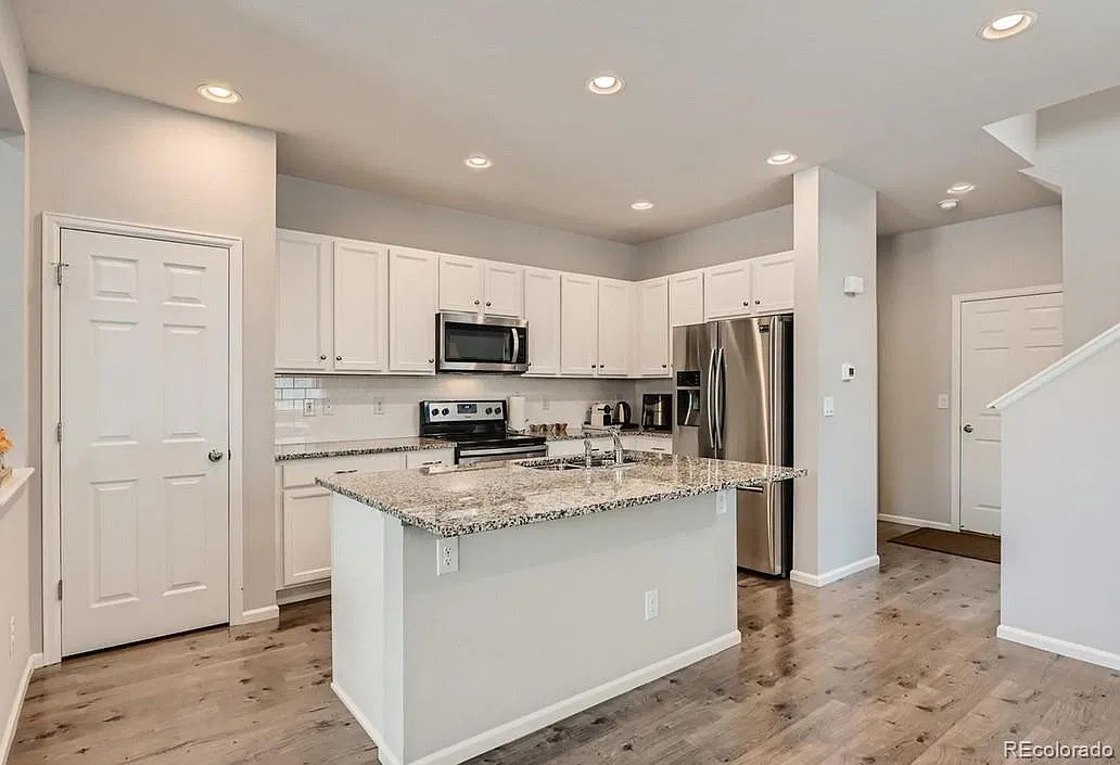 3 bed, 2.5 bath, 1682 sqft, $2,700 — Photo 4