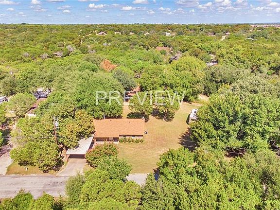 5th image of 810 Woodhaven Ct