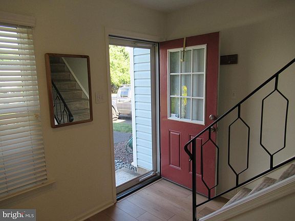 4th image of 74 Sherri Dr