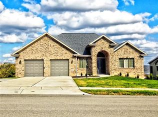 2121 Johns Ridge Rd, Coraopolis, PA 15108