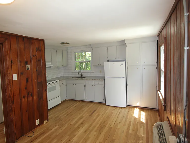 2404 1/2 Stafford Ave — Photo 7