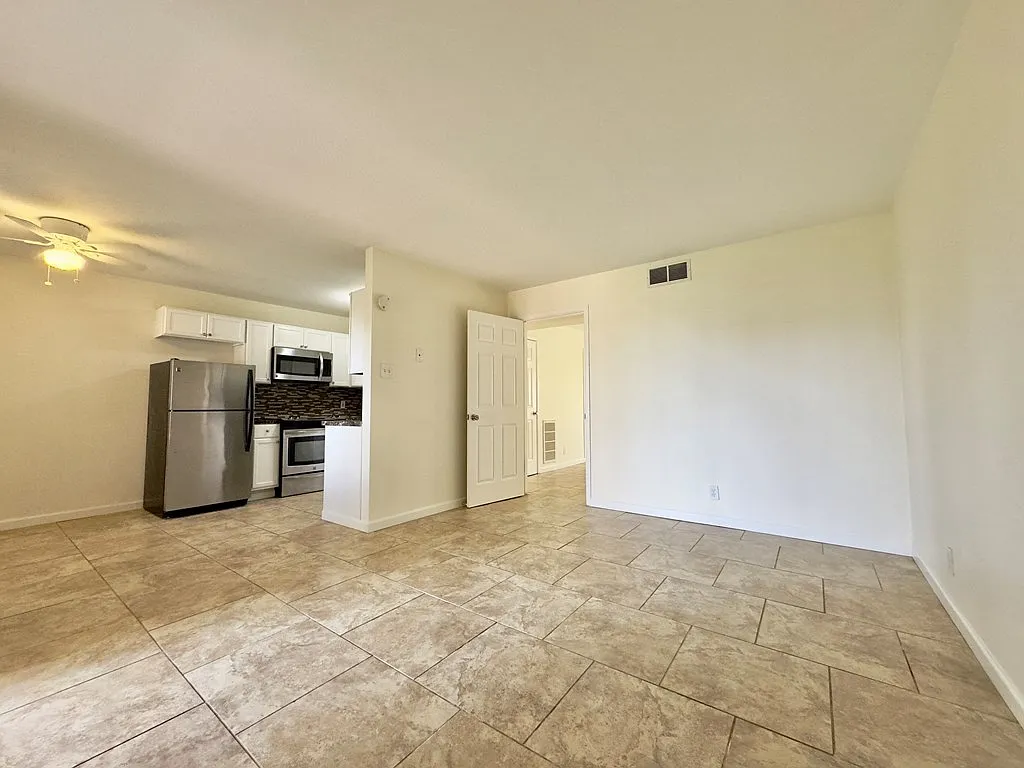 1 bed, 1.0 bath, 906 sqft, $1,100 — Photo 3