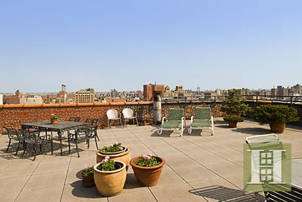 Sold by Corcoran | media 21