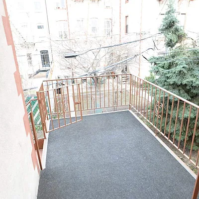 Rented by Nooklyn NYC LLC | media 27