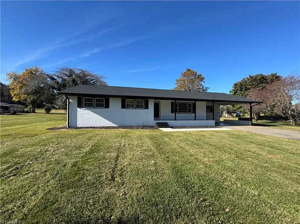 209 Freeman St, Dobson, NC 27017