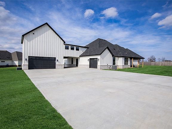 3rd image of 1905 Strong Ave