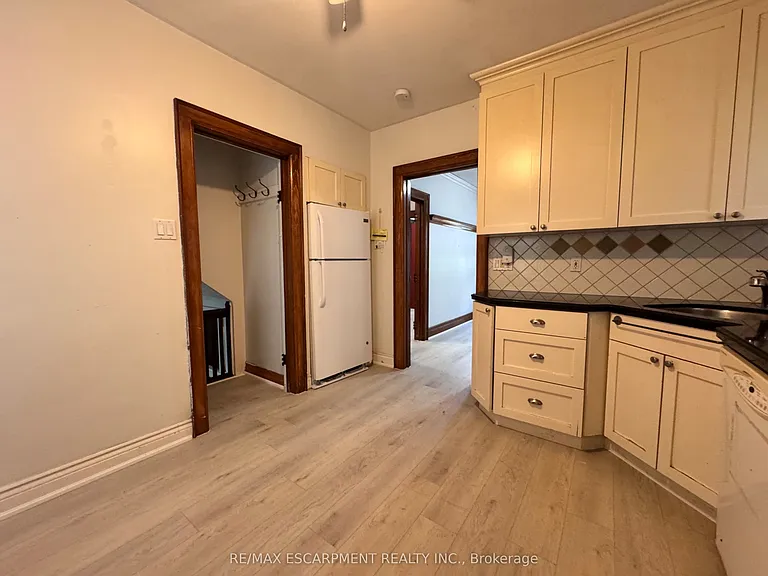 62 Plains Rd E — Photo 6