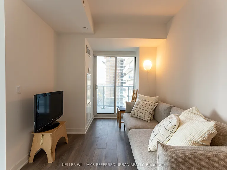 195 Redpath Ave #1012 — Photo 3
