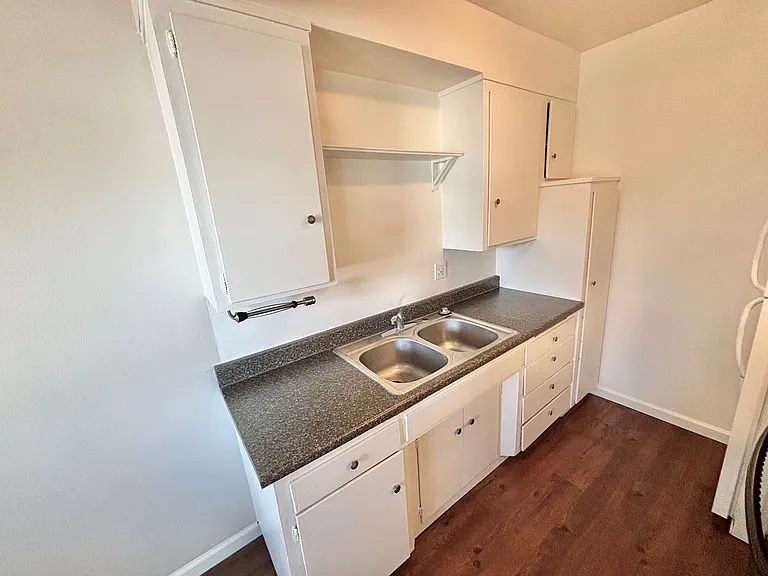1801 Whittier Ave #5 — Photo 2