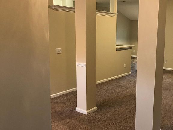 5th image of 908 W Tennessee Trce