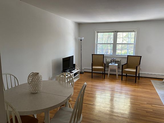 5th image of 24 Layton Ave #27