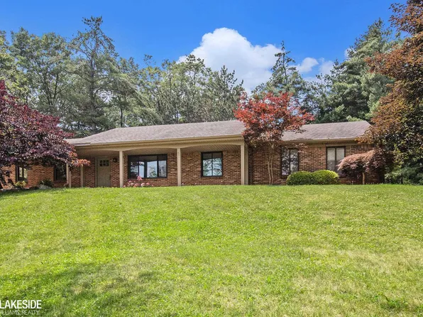 777 Jordan Ln, Milford, MI 48381