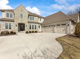 18840 Chapel Hill Dr, Brookfield, WI 53045